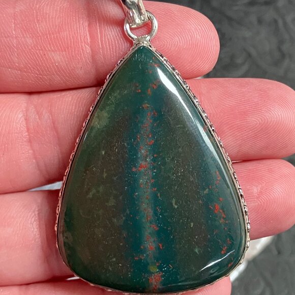 Heliotrope Bloodstone Natural Pendant Gemstone Crystal Jewelry - Picture 2 of 9